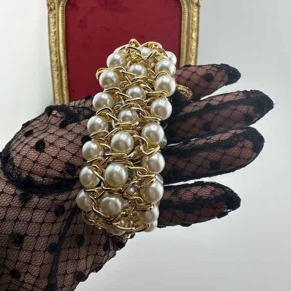 Vintage Luxury Honeybee Gold White Pearl Linked Bracelet - Picture 12 of 14